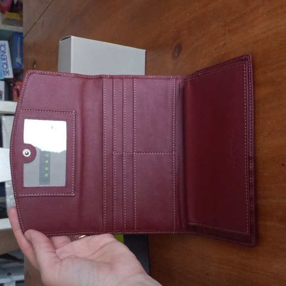 Kenneth Cole Reaction Burgundy Wallet - Picture 3 of 5